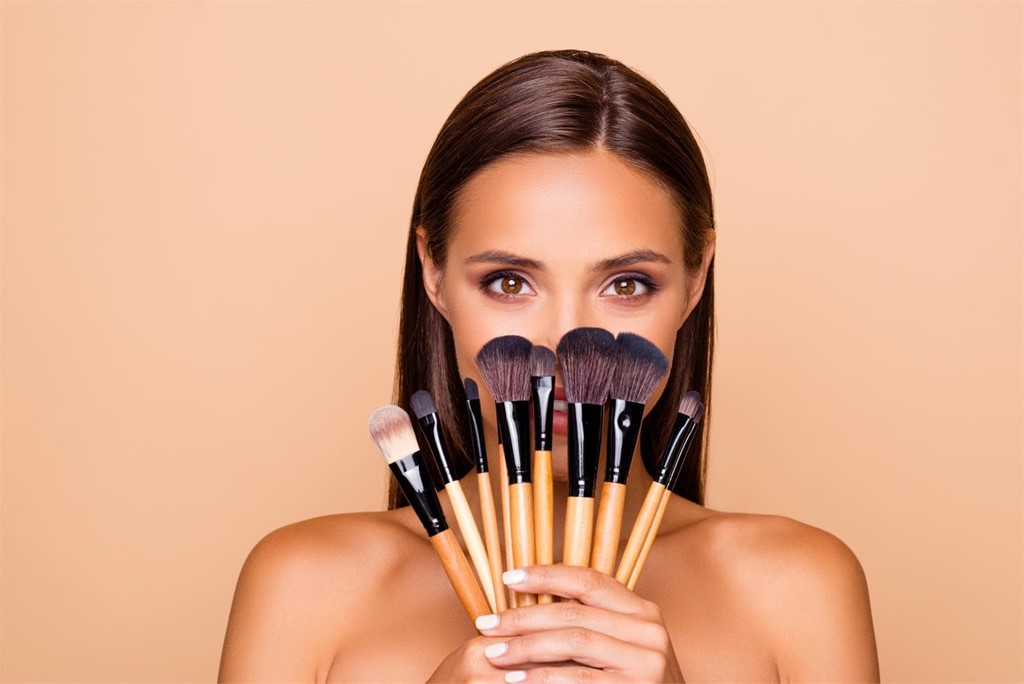 ¿Cómo maquillarte para resaltar tu bronceado?